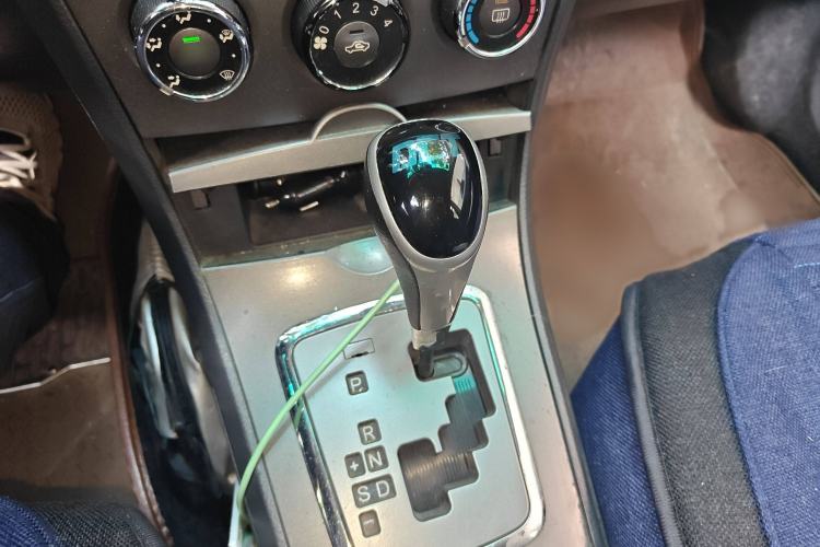 Used BYD L3 2015 Energy-Efficient Model 1.5L Automatic Comfort Edition Gear Lever