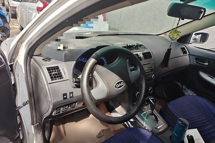 Used BYD L3 2015 Energy-Efficient Model 1.5L Automatic Comfort Edition Interior 2