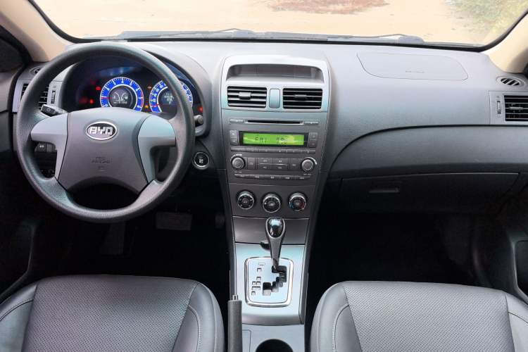 Used BYD L3 2015 Energy-Efficient Model 1.5L Automatic Comfort Edition Interior 3