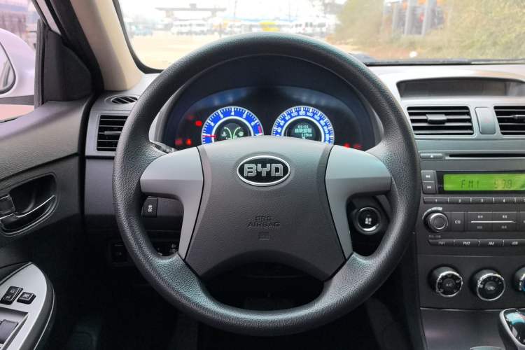 Used BYD L3 2015 Energy-Efficient Model 1.5L Automatic Comfort Edition Interior 4