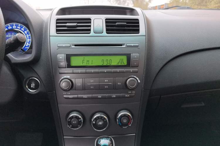 Used BYD L3 2015 Energy-Efficient Model 1.5L Automatic Comfort Edition Interior 5