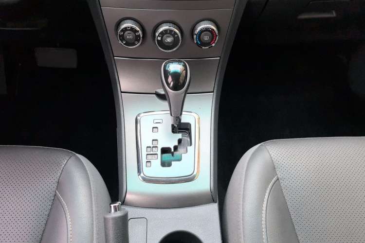 Used BYD L3 2015 Energy-Efficient Model 1.5L Automatic Comfort Edition Interior 6