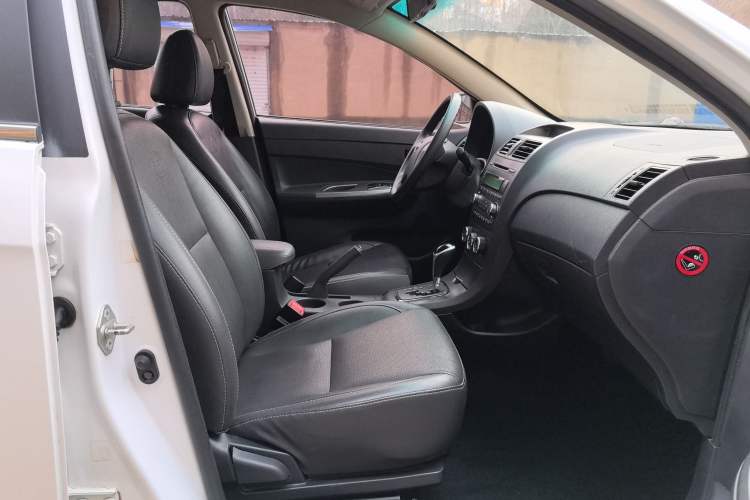 Used BYD L3 2015 Energy-Efficient Model 1.5L Automatic Comfort Edition Interior 7