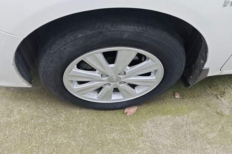 Used BYD L3 2015 Energy-Efficient Model 1.5L Automatic Comfort Edition Left Front Wheel Hub