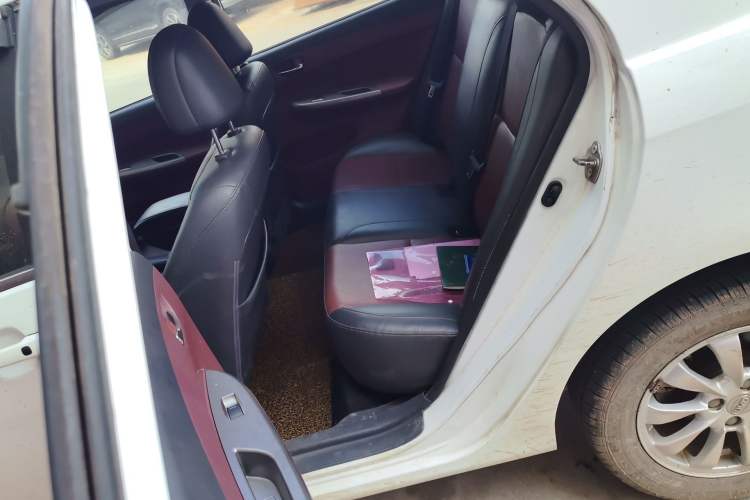 Used BYD L3 2015 Energy-Saving Edition 1.5L Automatic Prestige Model Left Rear Seat