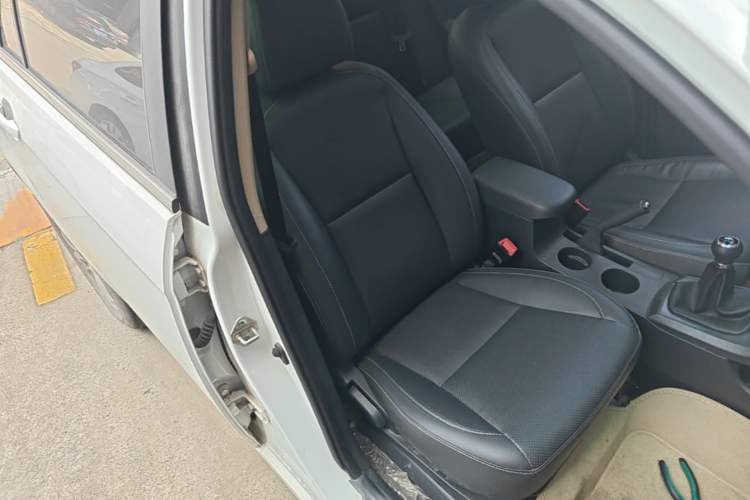 Used BYD L3 2015 Energy-Saving Edition 1.5L Manual Luxury Model Right Front Seat