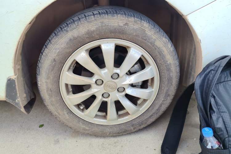 Used BYD L3 2015 Energy-Saving Edition 1.5L Automatic Prestige Model Right Front Wheel Hub