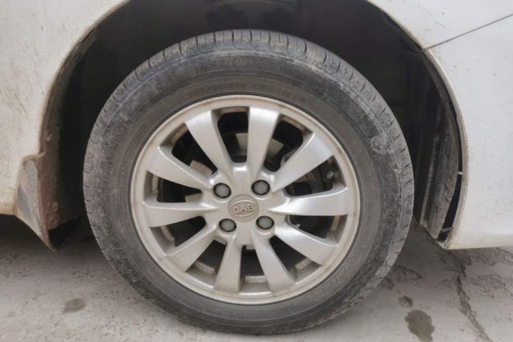 Used BYD L3 2015 Energy-Efficient Model 1.5L Manual Comfort Edition Right Front Wheel Hub