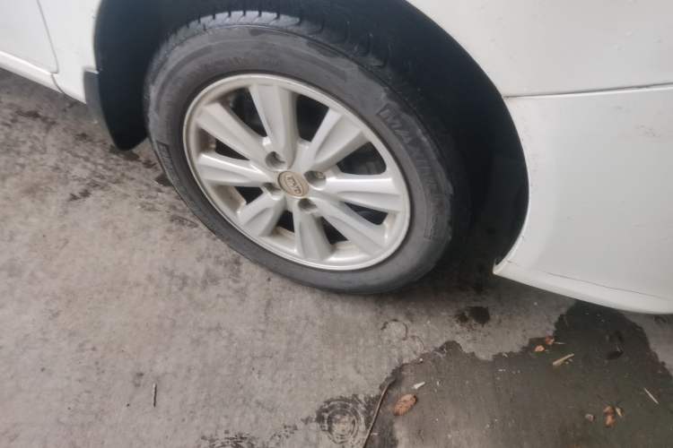 Used BYD L3 2015 Energy-Efficient Model 1.5L Manual Comfort Edition Right Front Wheel Hub