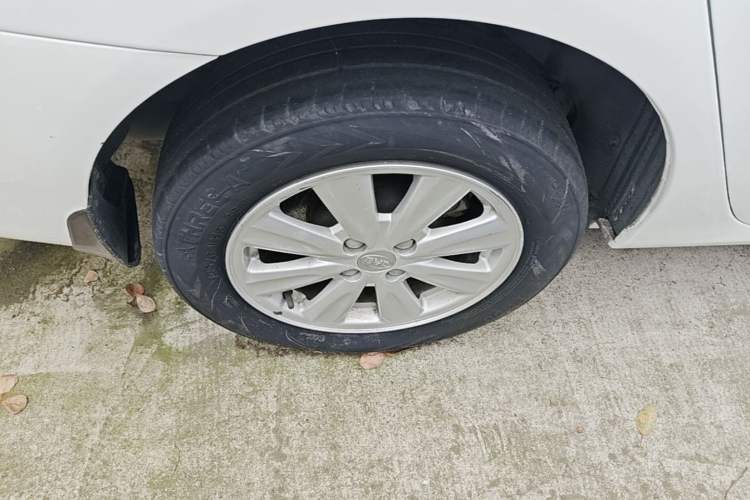 Used BYD L3 2015 Energy-Efficient Model 1.5L Automatic Comfort Edition Right Rear Wheel Hub