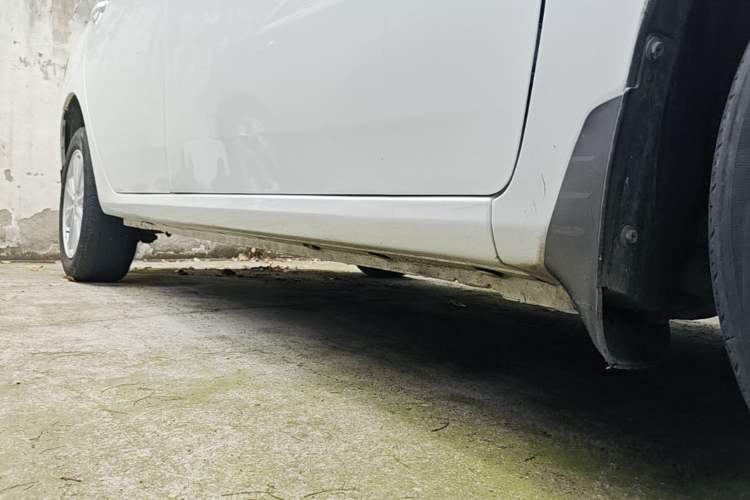 Used BYD L3 2015 Energy-Efficient Model 1.5L Automatic Comfort Edition Right Side Sill