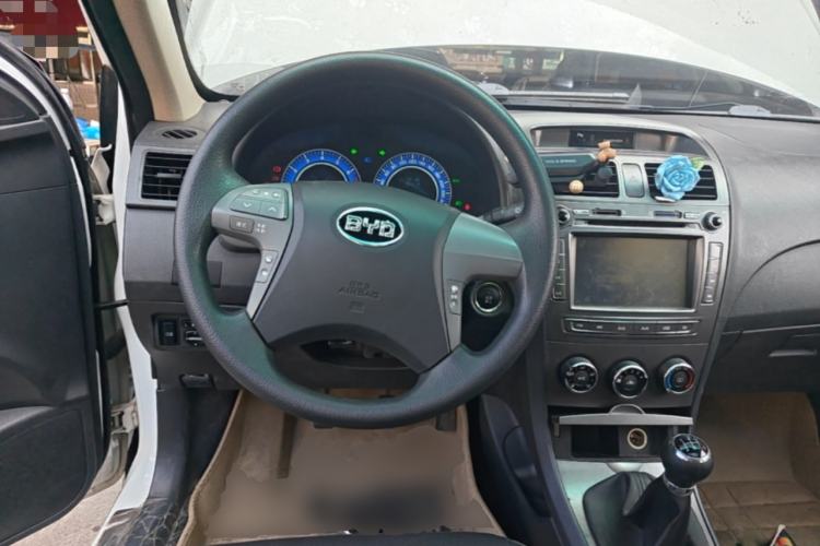 Used BYD L3 2015 Energy-Saving Edition 1.5L Manual Luxury Model Steering Wheel