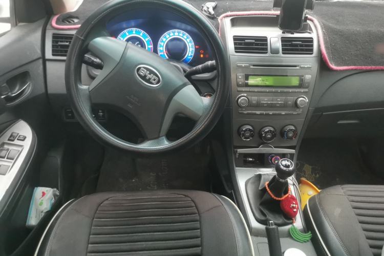 Used BYD L3 2015 Energy-Efficient Model 1.5L Manual Comfort Edition Steering Wheel