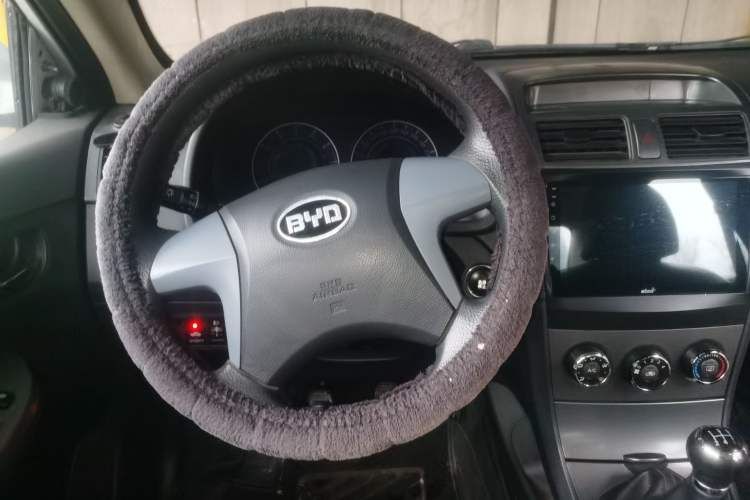 Used BYD L3 2015 Energy-Efficient Model 1.5L Manual Comfort Edition Steering Wheel
