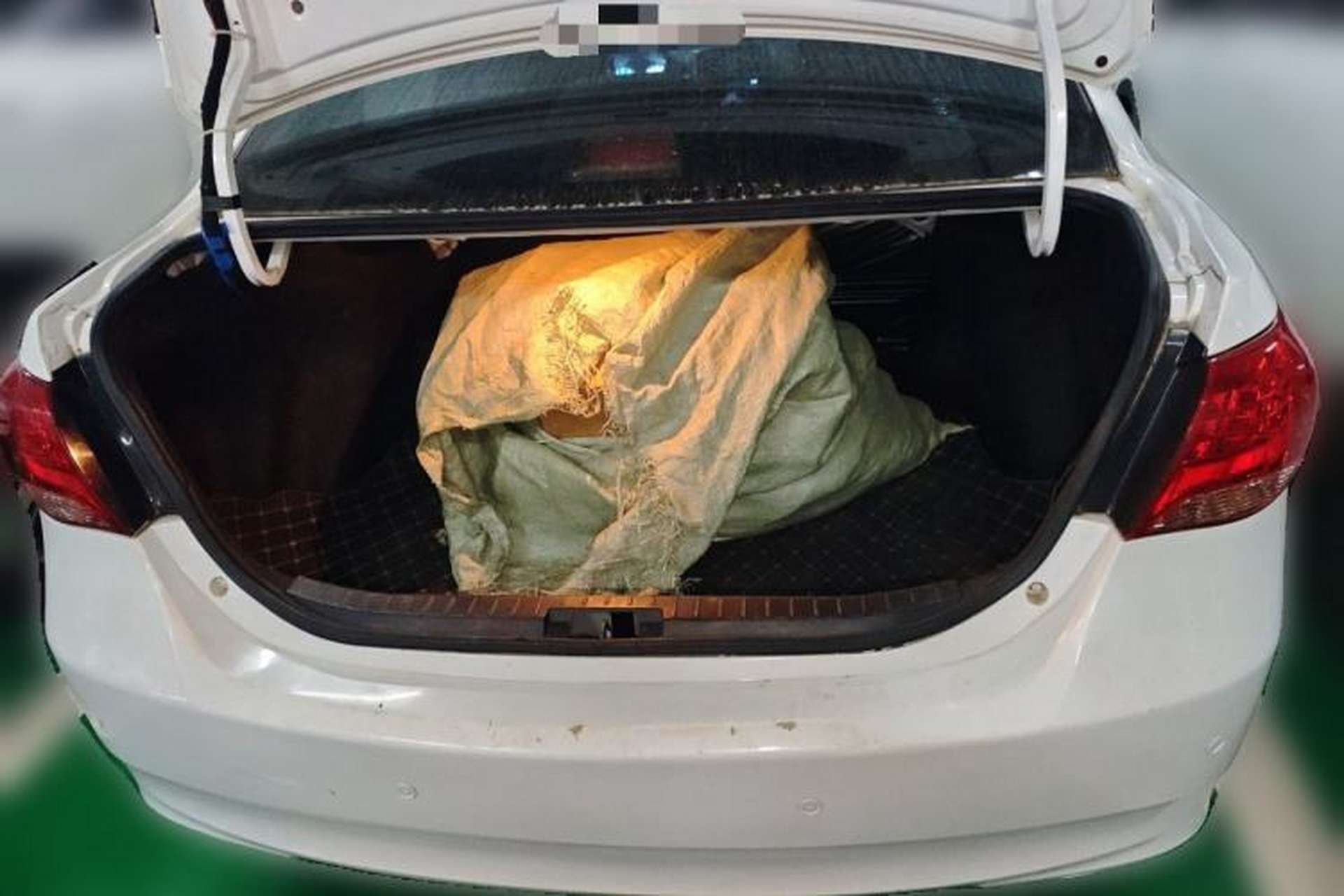 Used BYD L3 2015 Energy-Efficient Model 1.5L Automatic Comfort Edition Trunk