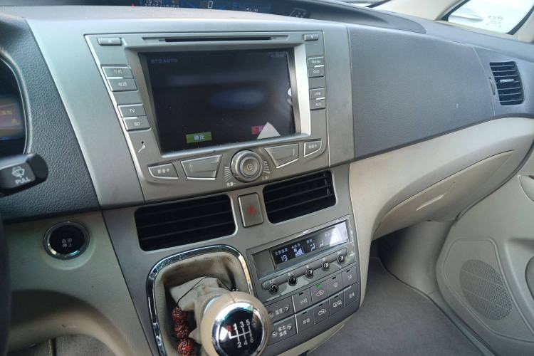 Used BYD M6 2013 2.4L Manual Luxury Model Audio And AC Panel