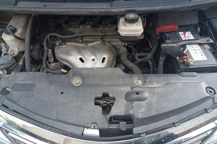 Used BYD M6 2013 2.4L Manual Luxury Model Engine Bay
