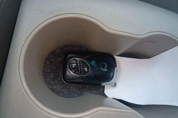 Used BYD M6 2013 2.4L Manual Luxury Model Interior 1