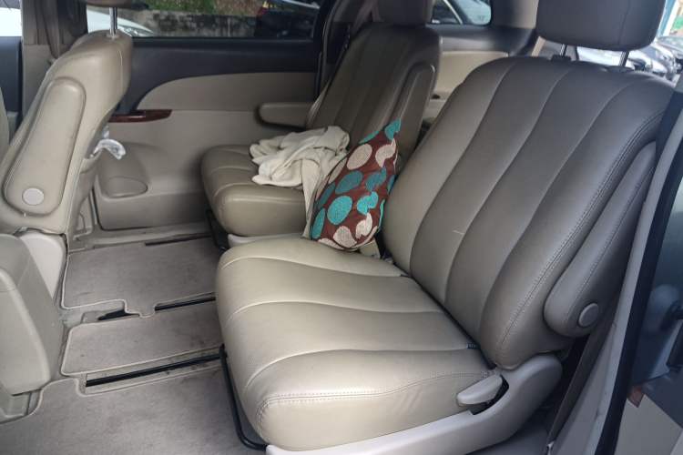 Used BYD M6 2013 2.4L Manual Luxury Model Interior 4