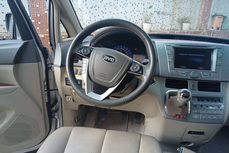 Used BYD M6 2013 2.4L Manual Luxury Model Steering Wheel