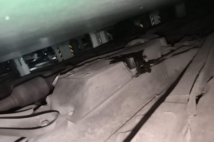 Used BYD M6 2010 2.4L Automatic Luxury Edition Chassis Front Right