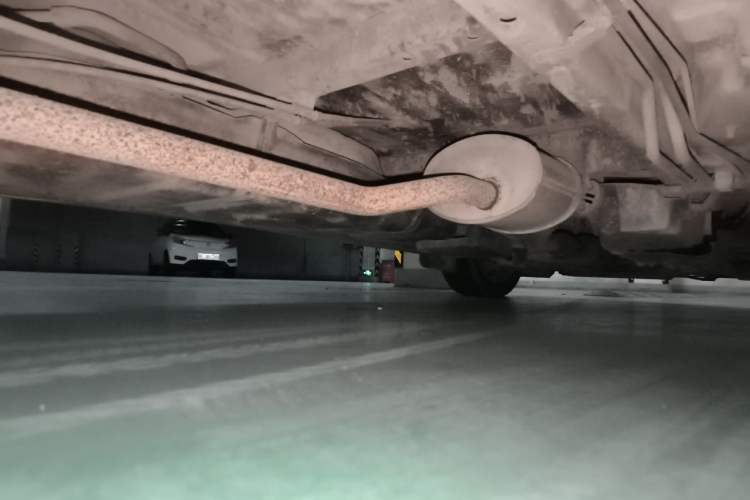 Used BYD M6 2010 2.4L Automatic Luxury Edition Chassis Rear Right