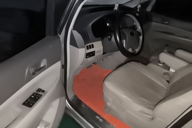 Used BYD M6 2010 2.4L Automatic Luxury Edition Driver Seat