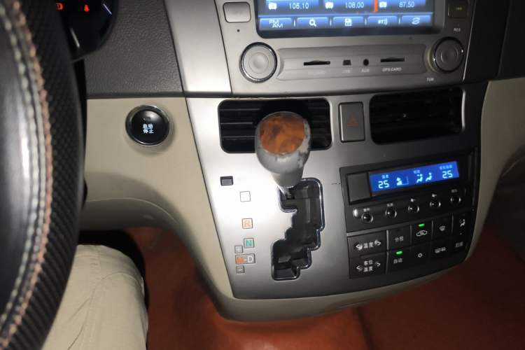 Used BYD M6 2010 2.4L Automatic Luxury Edition Gear Lever