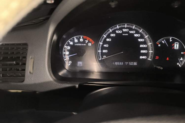 Used BYD M6 2010 2.4L Automatic Luxury Edition Odometer Close Up