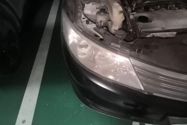 Used BYD M6 2010 2.4L Automatic Luxury Edition Right Front Headlight