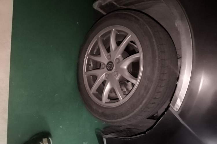 Used BYD M6 2010 2.4L Automatic Luxury Edition Right Front Wheel Hub