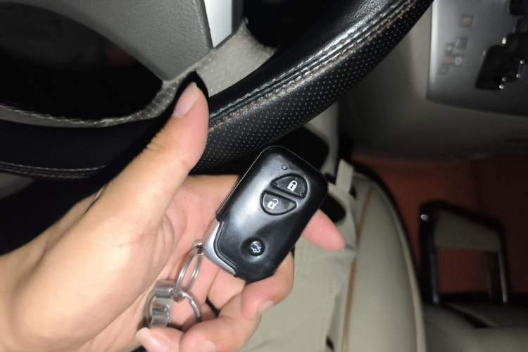 Used BYD M6 2010 2.4L Automatic Luxury Edition Vehicle Key
