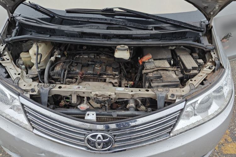 Used BYD M6 2010 2.0L Manual Comfort Edition Engine Bay