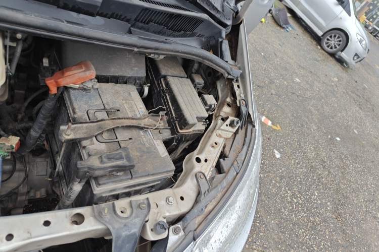 Used BYD M6 2010 2.0L Manual Comfort Edition Engine Bay Left