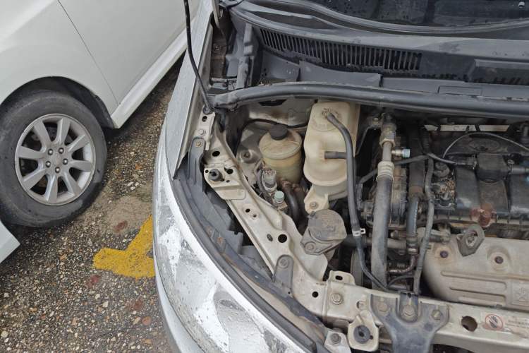 Used BYD M6 2010 2.0L Manual Comfort Edition Engine Bay Right