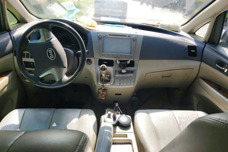 Used BYD M6 2013 2.0L Manual Comfort Edition Center Console