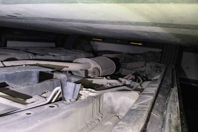 Used BYD M6 2013 2.4L Automatic Luxury Model Chassis Front Right