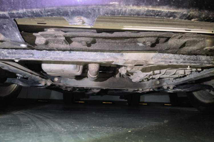 Used BYD M6 2013 2.4L Automatic Luxury Model Chassis Front