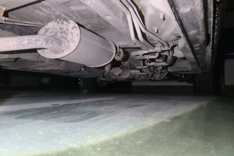 Used BYD M6 2013 2.4L Automatic Luxury Model Chassis Rear Right