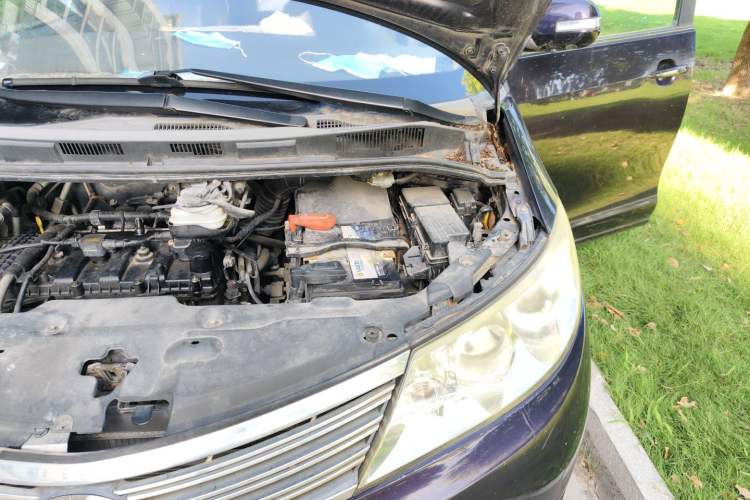 Used BYD M6 2013 2.0L Manual Comfort Edition Engine Bay Left