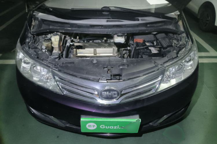Used BYD M6 2013 2.4L Automatic Luxury Model Engine Bay