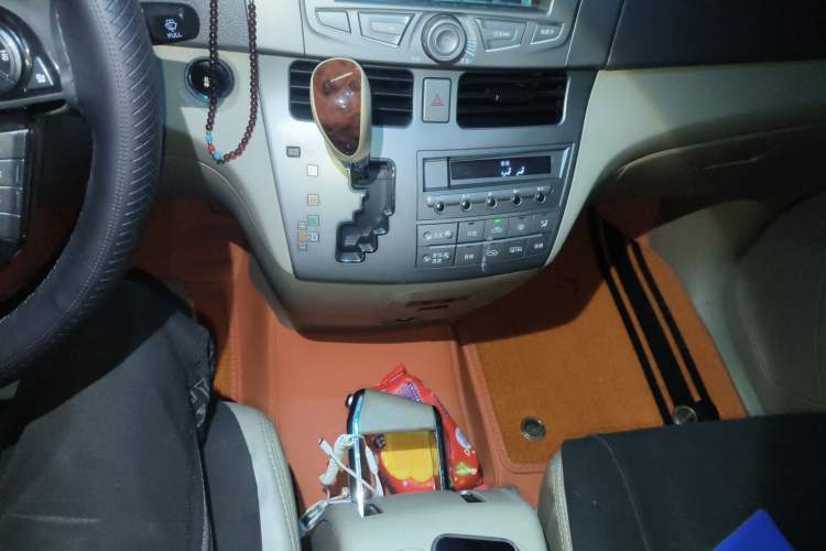Used BYD M6 2013 2.4L Automatic Luxury Model Gear Lever