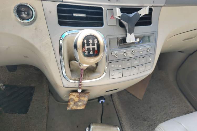 Used BYD M6 2013 2.0L Manual Comfort Edition Gear Lever