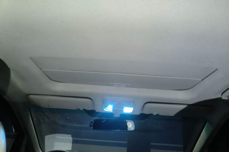 Used BYD M6 2013 2.4L Automatic Luxury Model Headliner