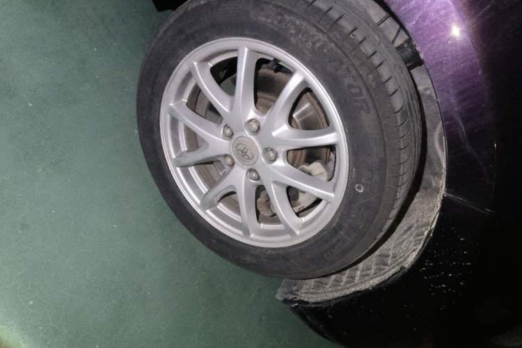 Used BYD M6 2013 2.4L Automatic Luxury Model Right Front Wheel Hub