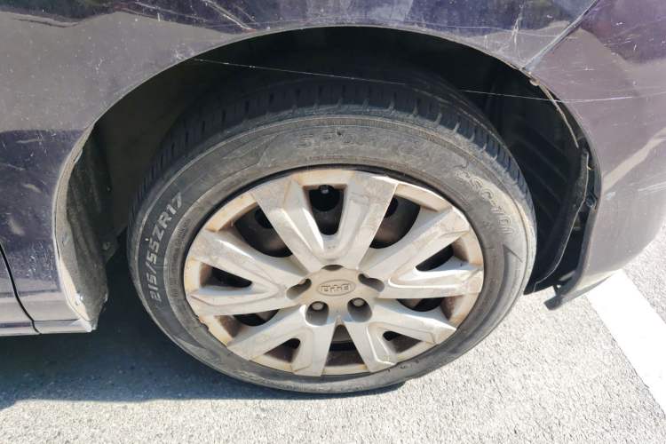 Used BYD M6 2013 2.0L Manual Comfort Edition Right Front Wheel Hub