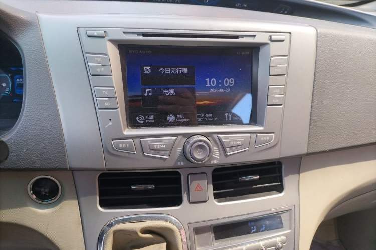 Used BYD M6 2013 2.4L Manual Luxury Model Audio And AC Panel