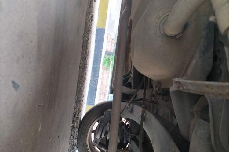 Used BYD M6 2013 2.4L Manual Luxury Model Chassis Rear Left