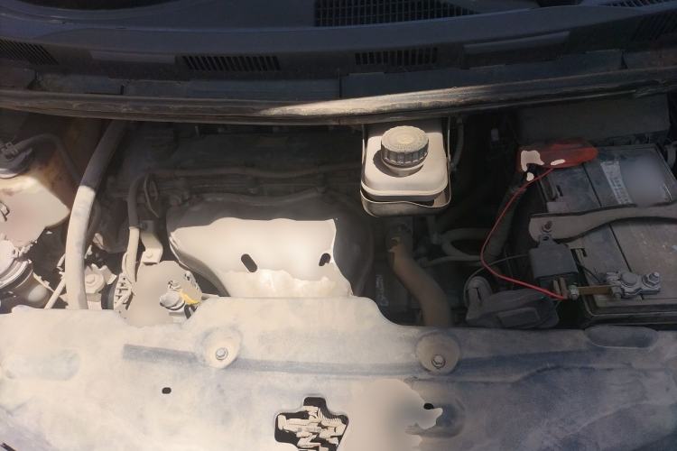 Used BYD M6 2013 2.4L Manual Luxury Model Engine Bay