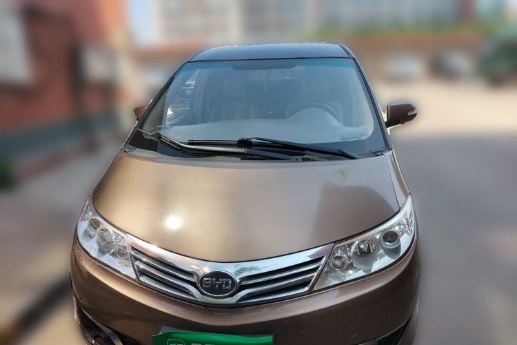 Used BYD M6 2013 2.4L Manual Luxury Model Front